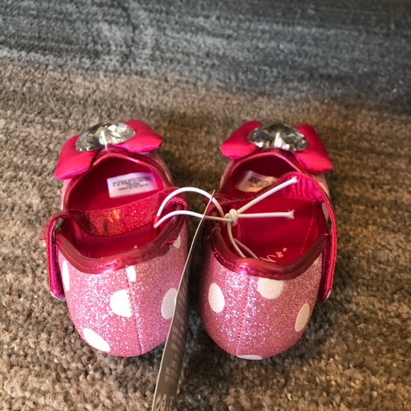 minnie mouse dressing up shoes